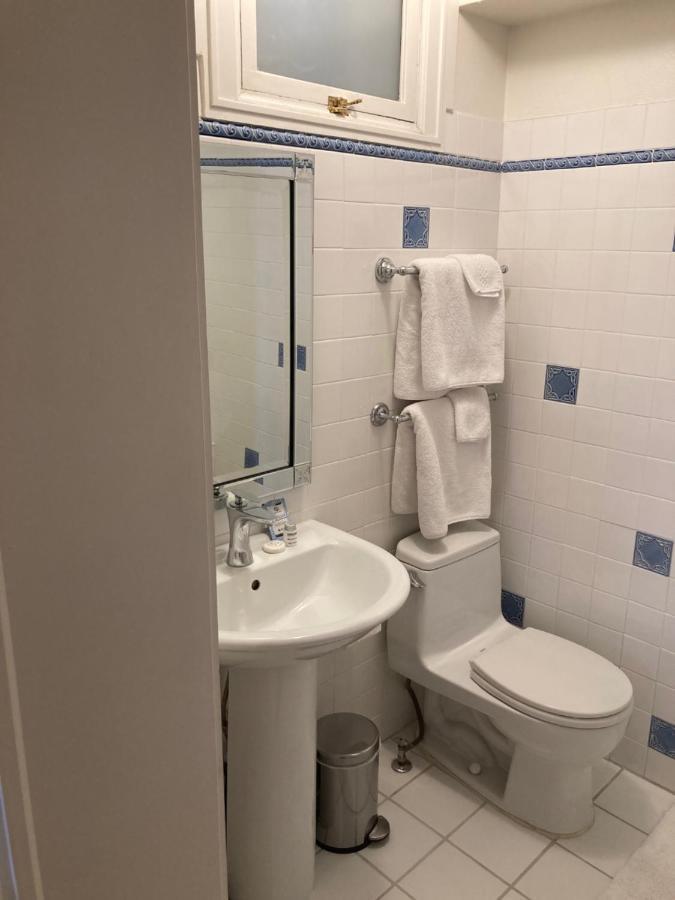 Apartamento Pineapple House, Spacious 1st Floor Apartment! Center! 96 Walk Score! Free Parking!