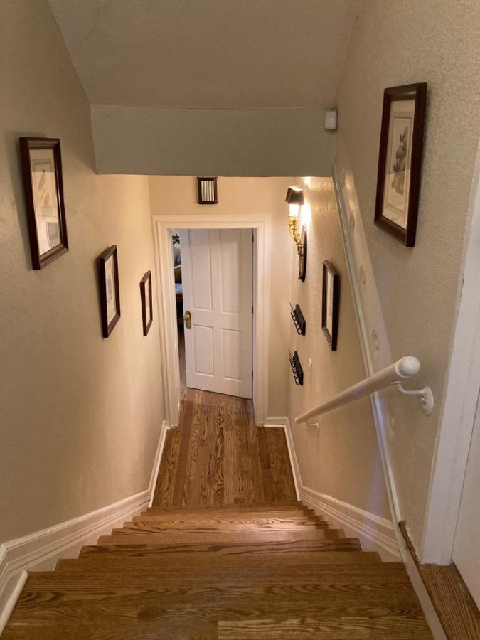 Pineapple House, Spacious 1st Floor Apartment! Center! 96 Walk Score! Free Parking! Appartement *