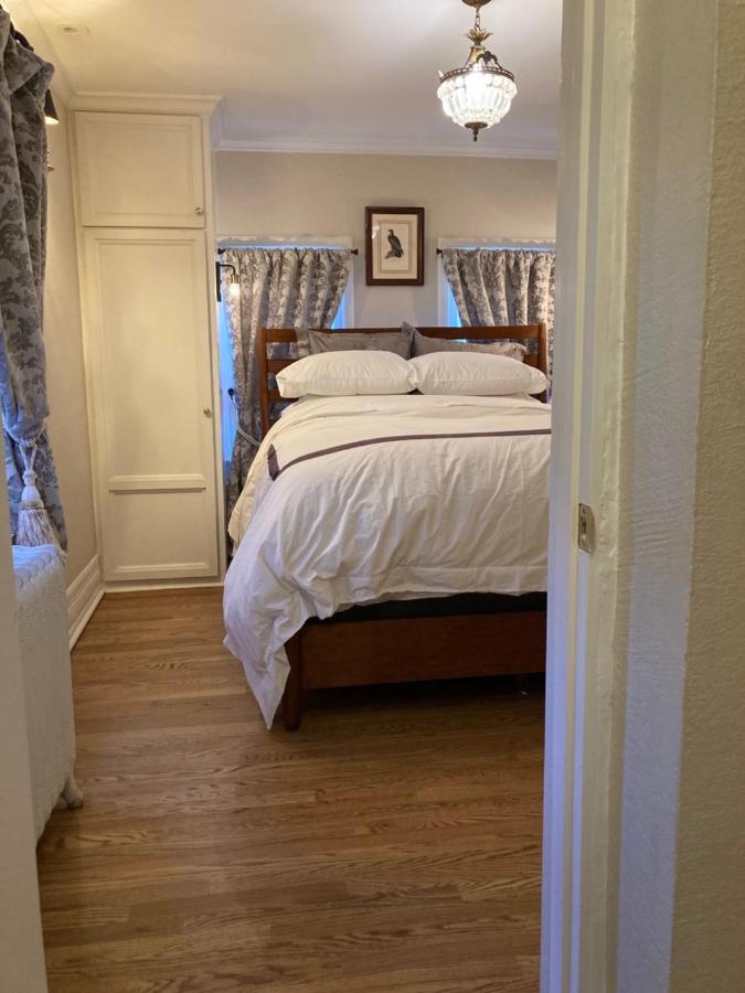 Appartement Pineapple House, Spacious 1st Floor Apartment! Center! 96 Walk Score! Free Parking! DEN