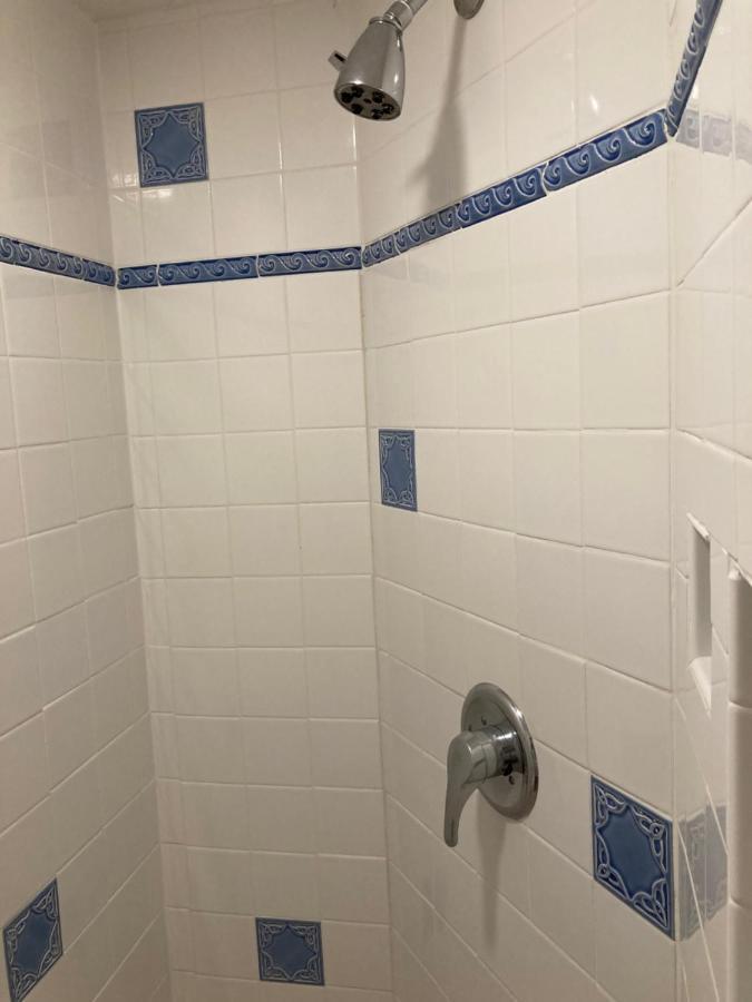 Appartement Pineapple House, Spacious 1st Floor Apartment! Center! 96 Walk Score! Free Parking!