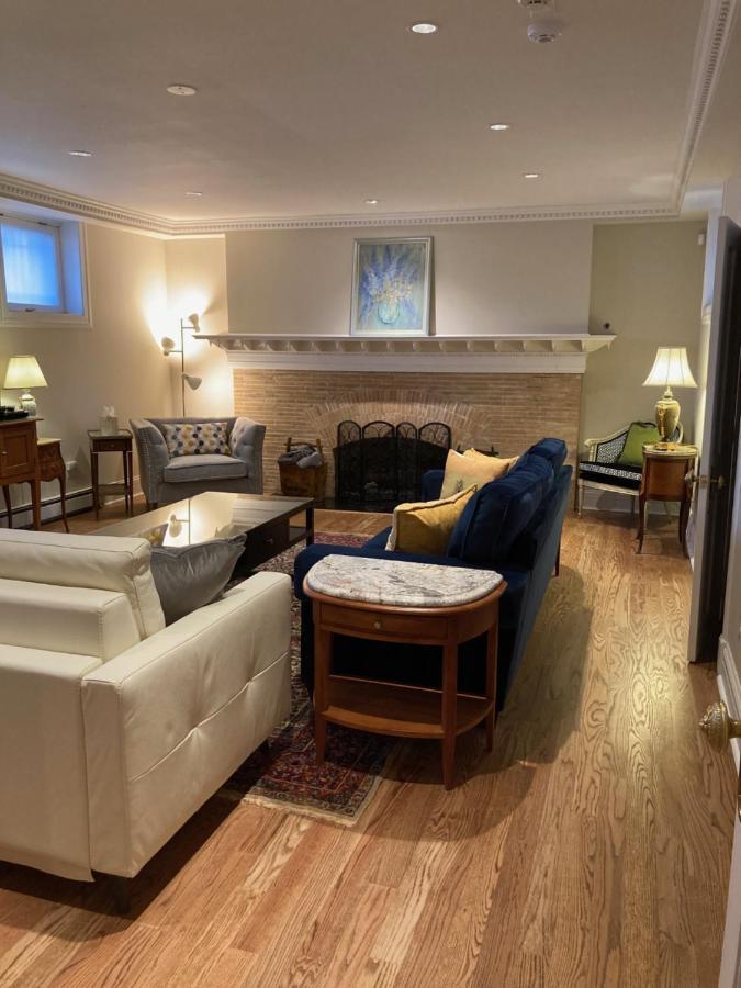 Appartement Pineapple House, Spacious 1st Floor Apartment! Center! 96 Walk Score! Free Parking! *