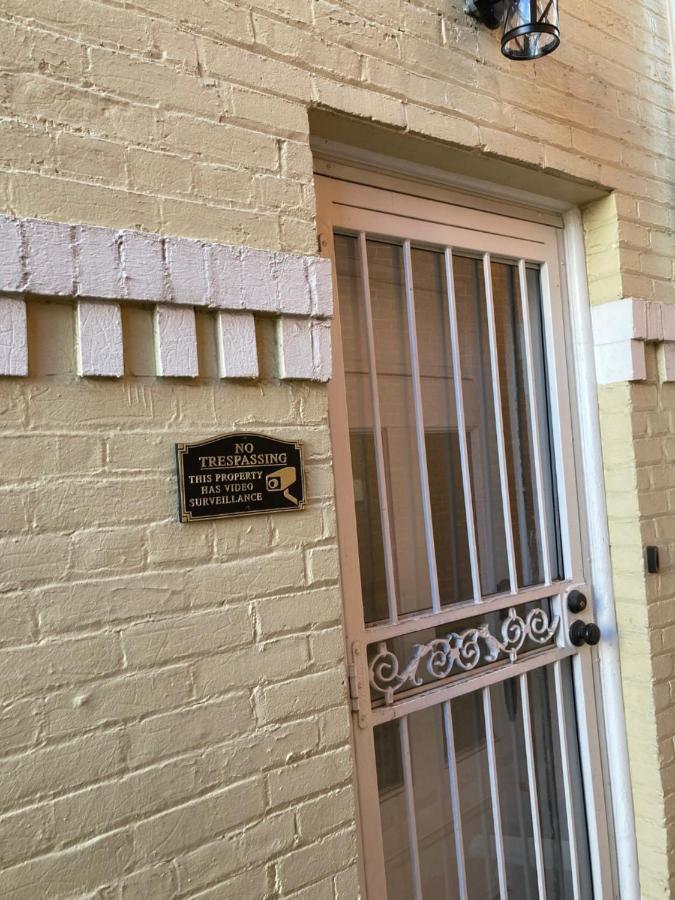 Appartement Pineapple House, Spacious 1st Floor Apartment! Center! 96 Walk Score! Free Parking! DEN