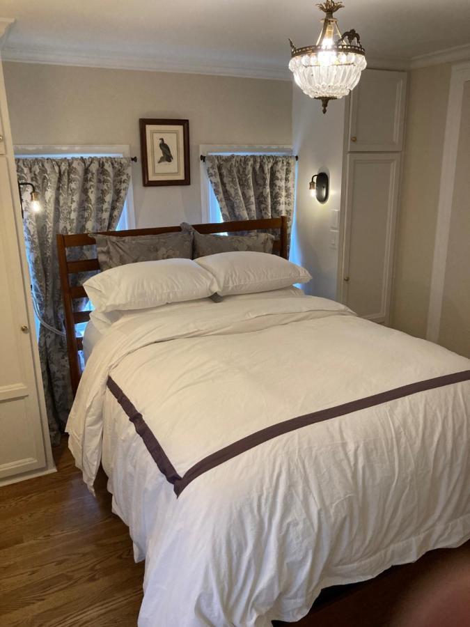 Appartement Pineapple House, Spacious 1st Floor Apartment! Center! 96 Walk Score! Free Parking!
