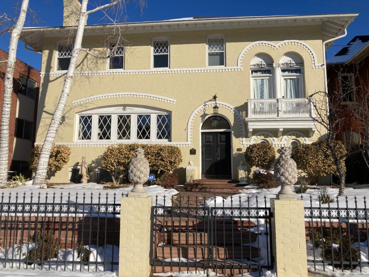 Pineapple House, Spacious 1st Floor Apartment! Center! 96 Walk Score! Free Parking! DEN