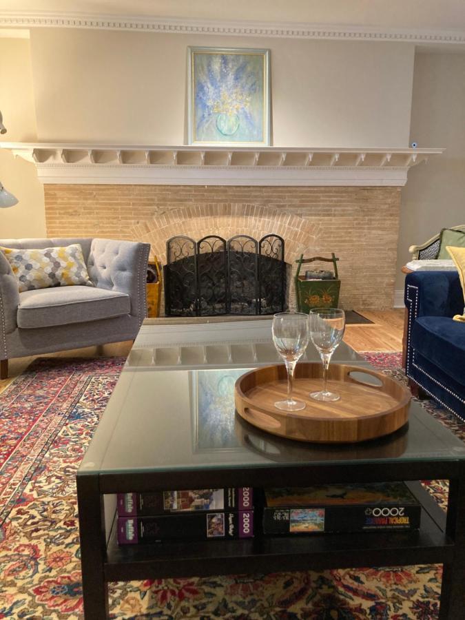 Appartement Pineapple House, Spacious 1st Floor Apartment! Center! 96 Walk Score! Free Parking! DEN